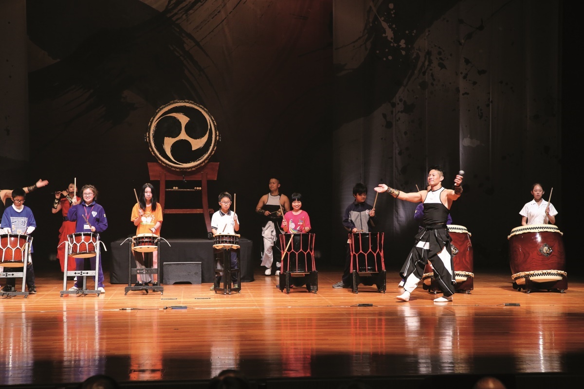 「舞太鼓飛鳥組」前往國立臺灣藝術大學，為該校及鄰近的大觀國小、中山國小 、光仁中學等校師生舉辦「行動音樂廳」公益演出 。學生上台體驗打鼓樂趣，互動熱烈